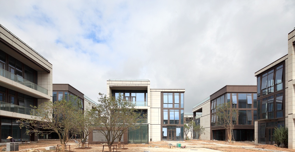 Tian’an Qingdao Officpark Yard with surrounding Headquarter Building